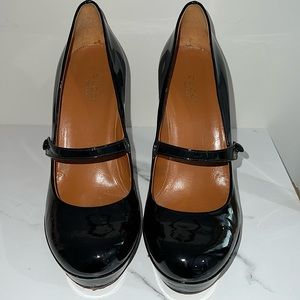 Gucci Black Patent Leather Platform Mary Jane Pumps. Size 36.5